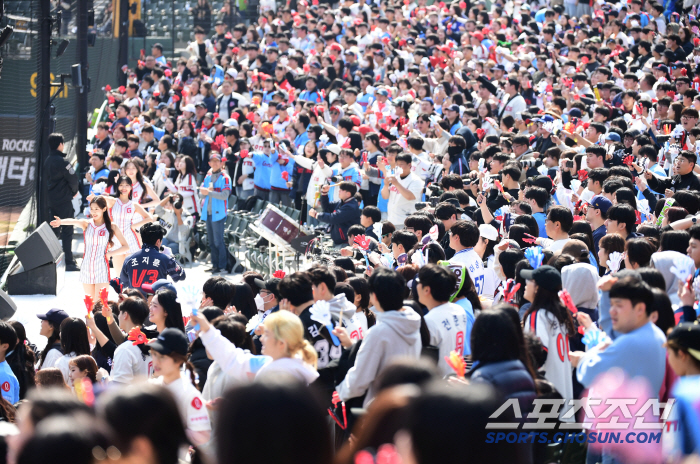 [포토] 롯데-KIA 사직구장 시범경기 매진