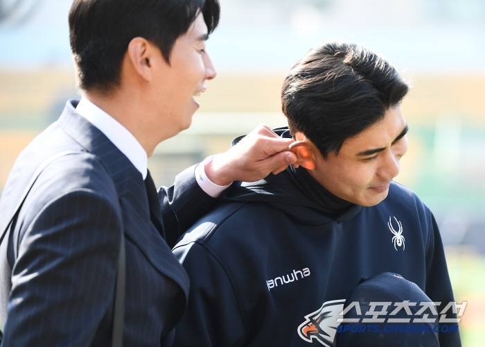 [포토] 심우준에게 장난 치는 슈퍼소닉
