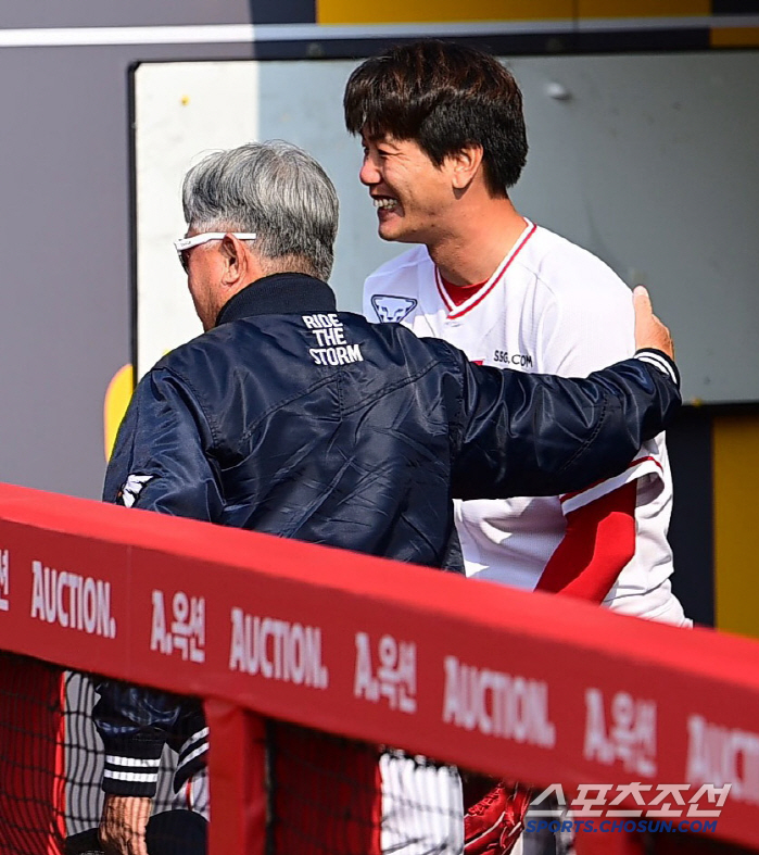 [포토] 김경문 감독-김광현 애제자 아끼는 명장