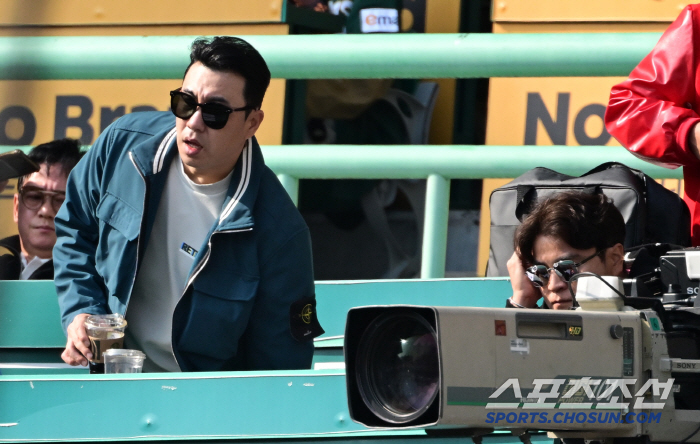 [포토] 김강민-추신수 전력분석에 집중