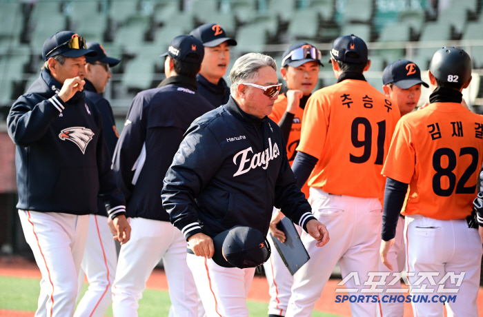 [포토] 한화 김경문 감독 첫 승