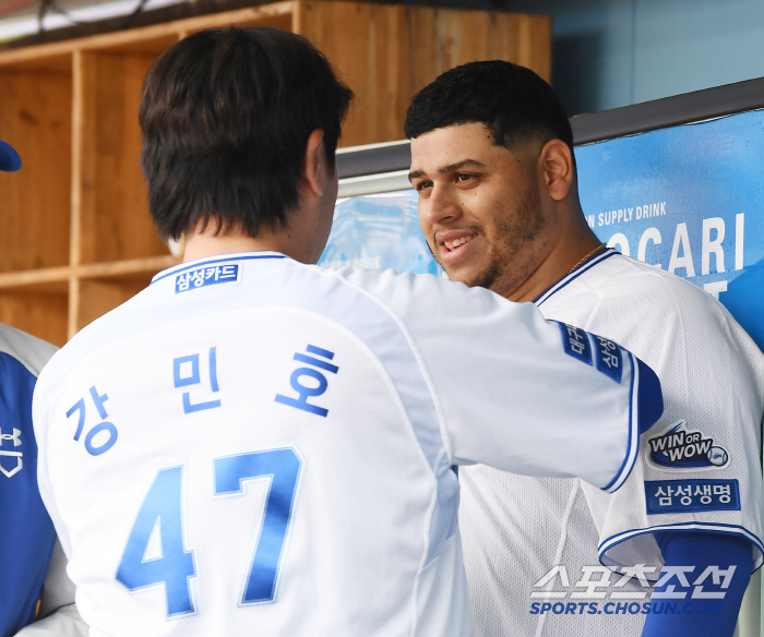 [포토] 대화 나누는 강민호와 후라도