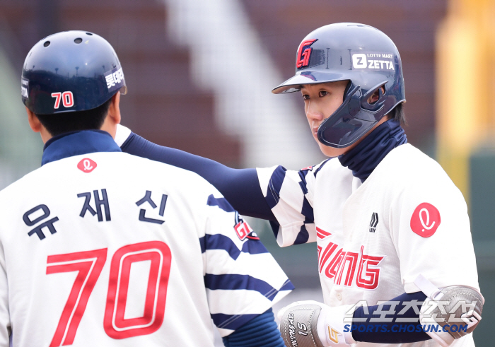 [포토] 전민재 시범경기 첫 타점 신고