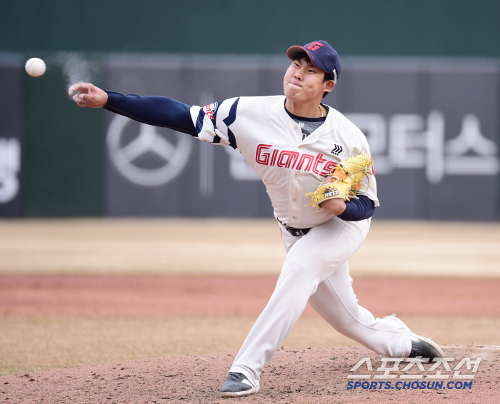[포토] 롯데 이병준 혼신을 다하는 투구