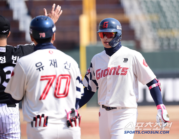 [포토] 윤동희 찬스 살리는 1타점 적시타