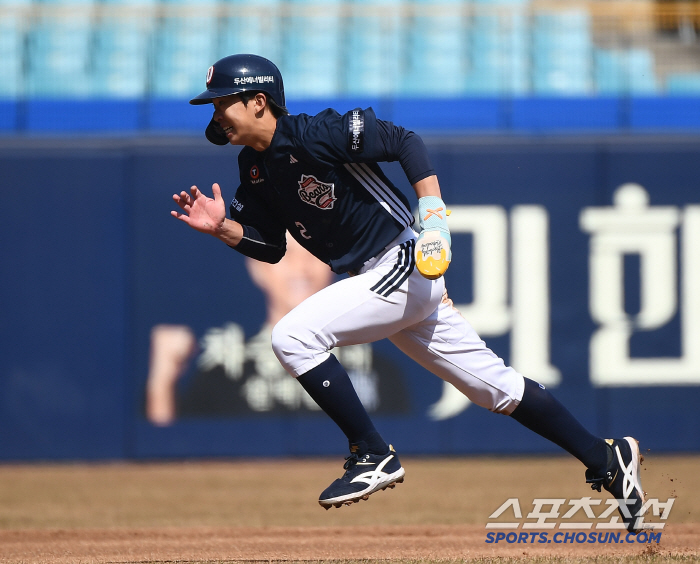 [포토] 3루 도루 시도하는 김민석