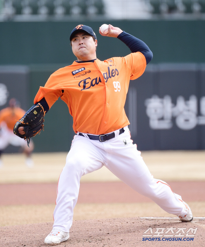 [포토] 류현전 롯데전 시범경기 선발 등판