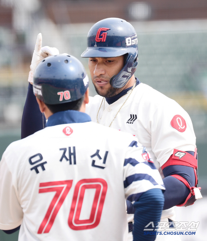 [포토] 레이예스 시범경기 예열하는 지난해 안타왕
