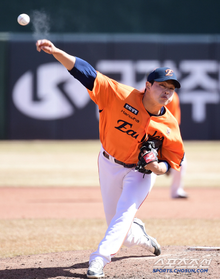 [포토] 문동주 158km 강력한 직구