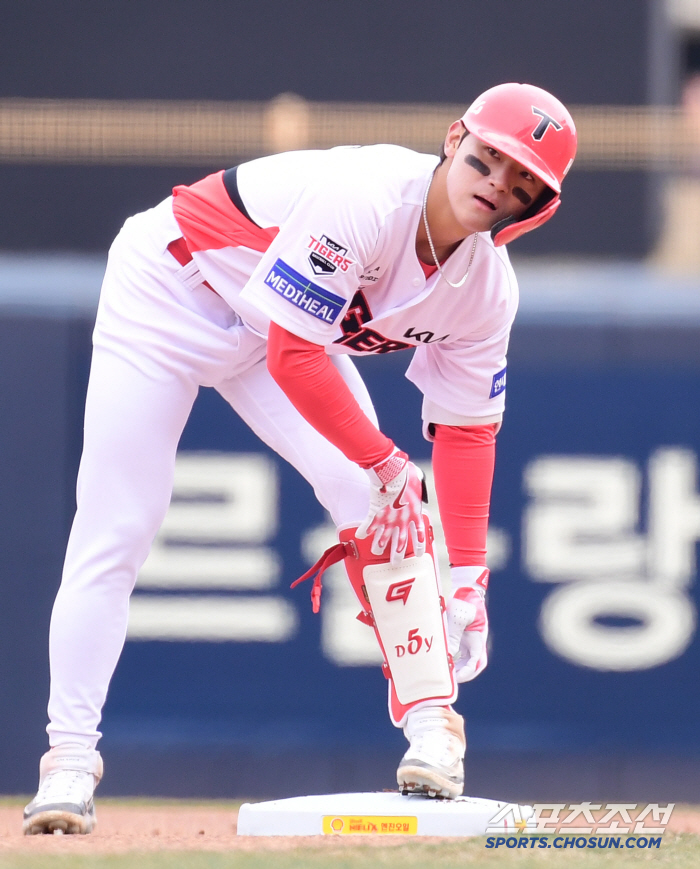 [포토] 김도영 1회 첫타석부터 깔끔하게 2루타