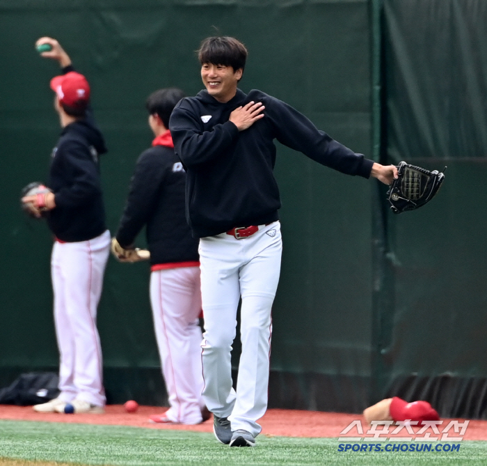 [포토] 김광현, 힘차게 어깨 돌리고