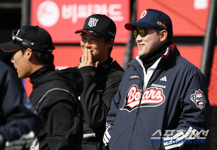 [포토] 배정대-양석환 즐거운 대화