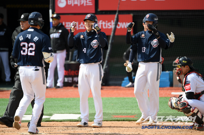 [포토] 스리런포 김재환 홈런타자 납시오