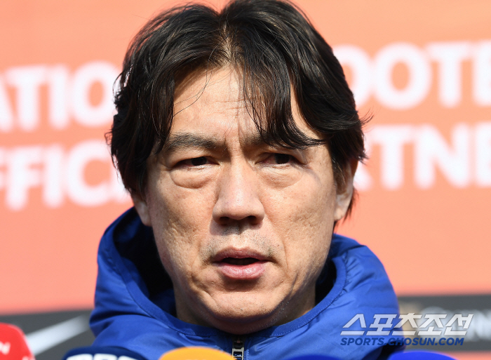 [포토] 인터뷰 하는 홍명보 감독