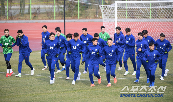 [포토] 러닝으로 몸 푸는 축구대표팀