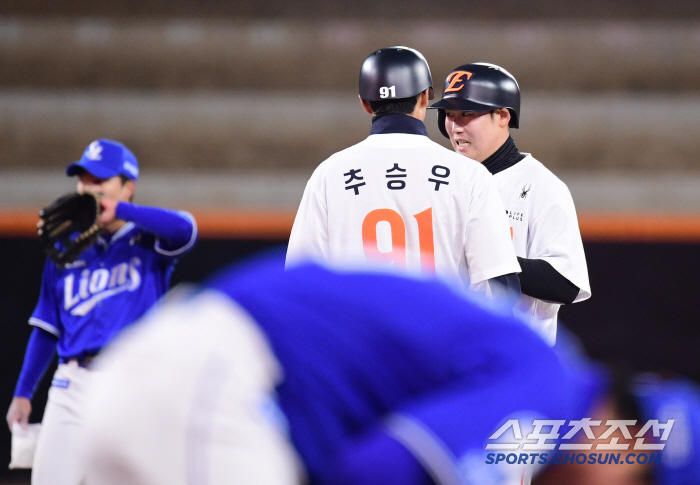 [포토] 하주석 삼성 백정현 상대 1타점 적시타