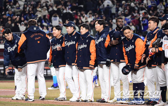 [포토] 한화 신축구장 첫 시범경기 한파 콜드 승리