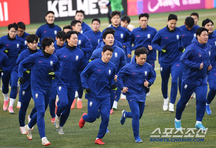 [포토] 힘차게 뛰는 축구대표팀