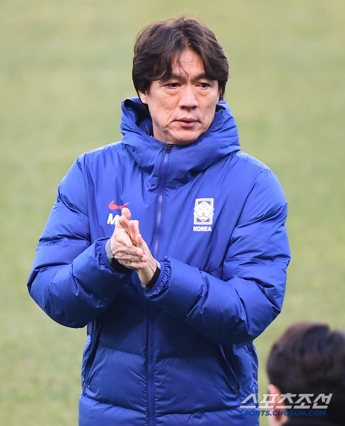 [포토] 훈련 지켜보는 홍명보 감독