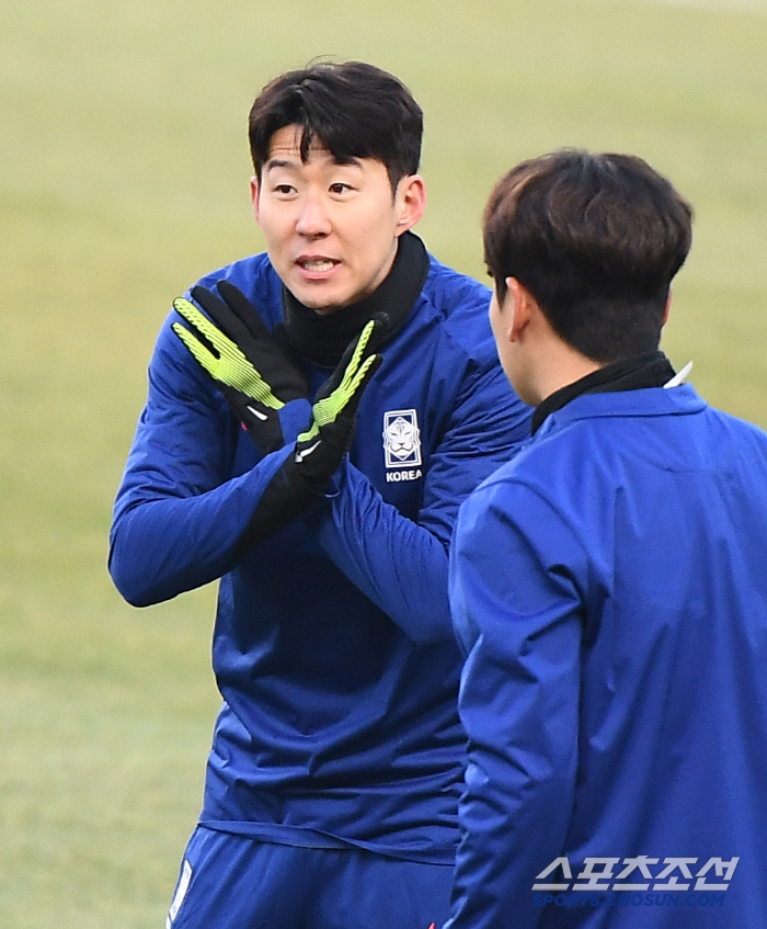 [포토] 대표팀 훈련이 즐거운 손흥민