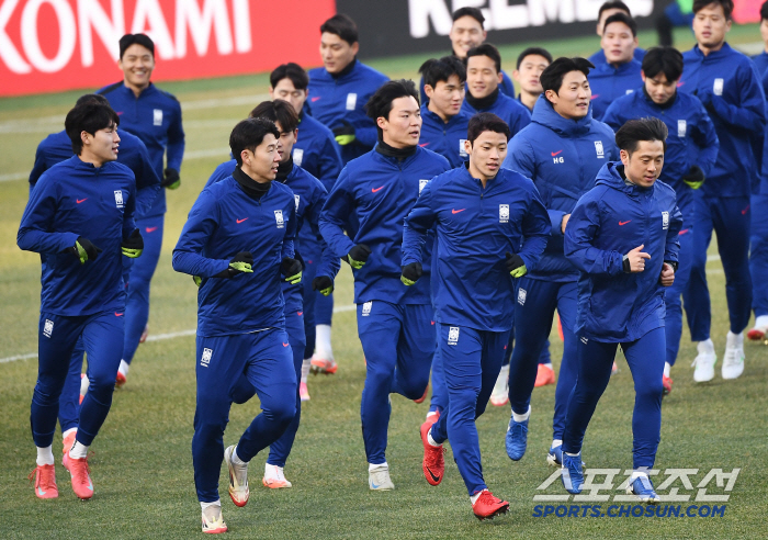 [포토] 축구대표팀, 추운 날씨 속에서 힘찬 러닝