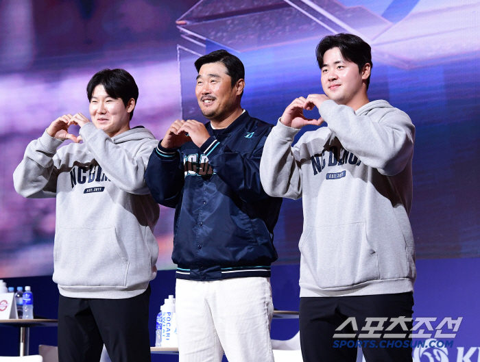 [포토] 박민우-이호준 감독-김형준 미디어데이 참석 하트 포즈