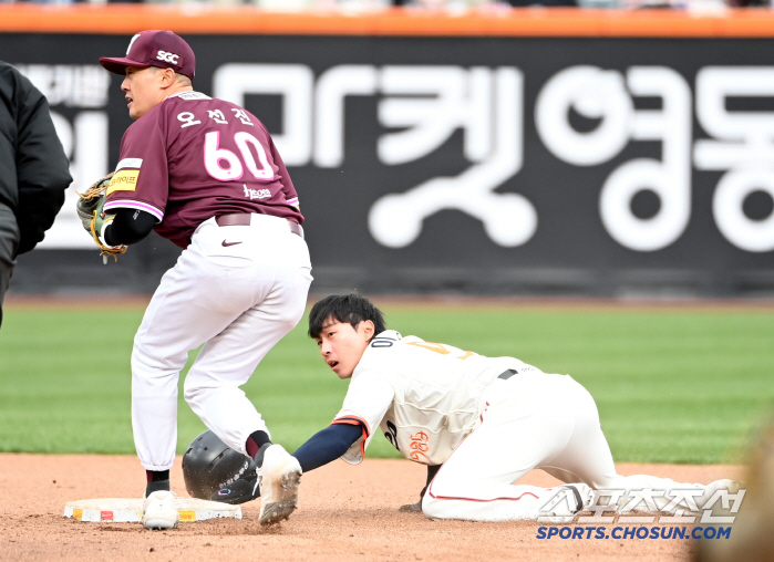 [포토] 이상혁, 2루를 노려봤으나