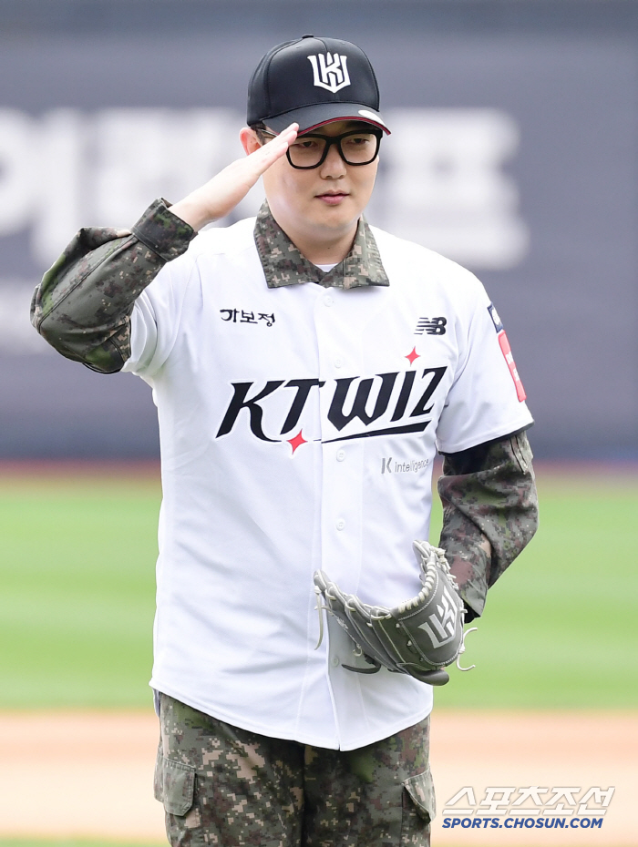 [포토] 신병3 김민호, 시구를 명 받았습니다