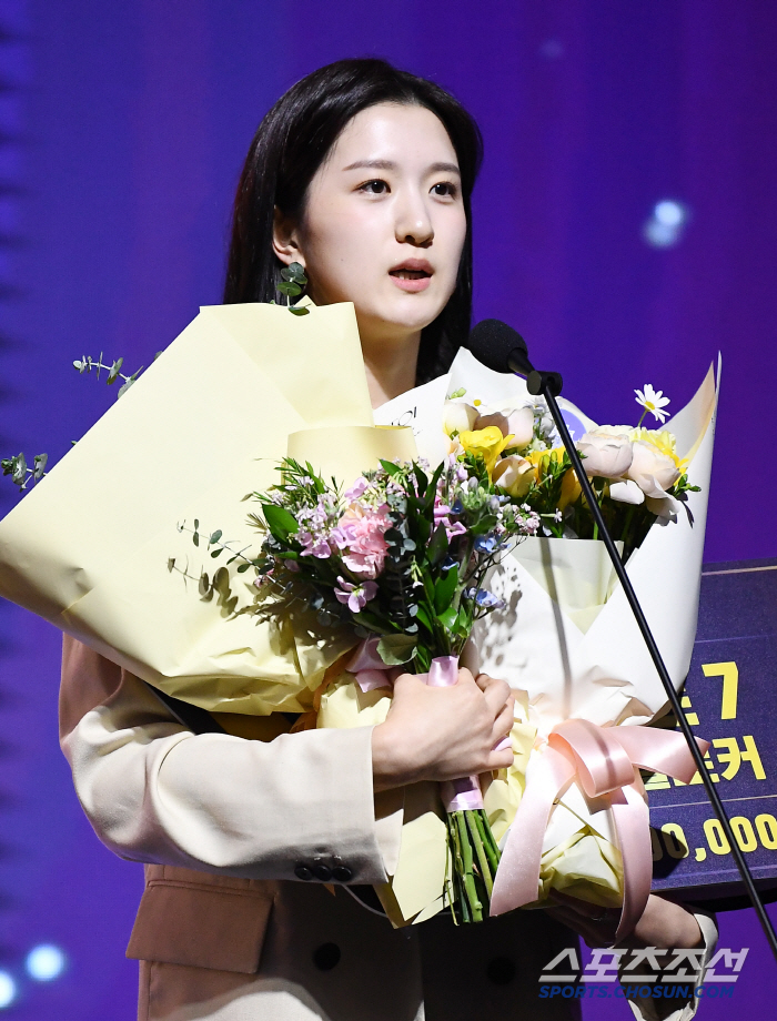 [포토] 여자부 베스트7에 뽑힌 이다현