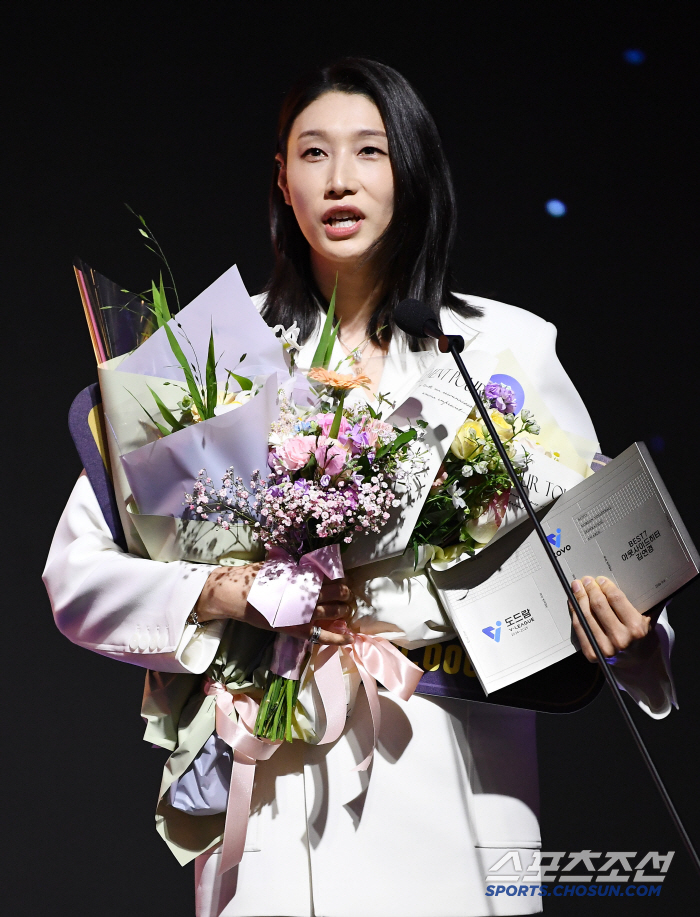 [포토] 여자부 베스트7에 뽑힌 김연경