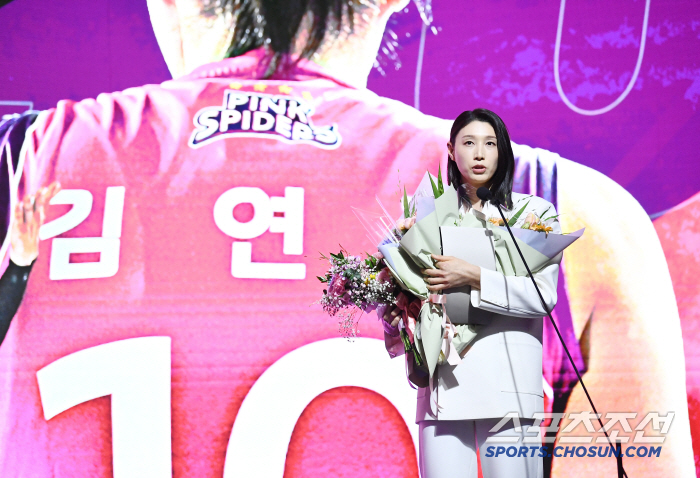 [포토] MVP로 피날레 장식한 김연경의 라스트댄스