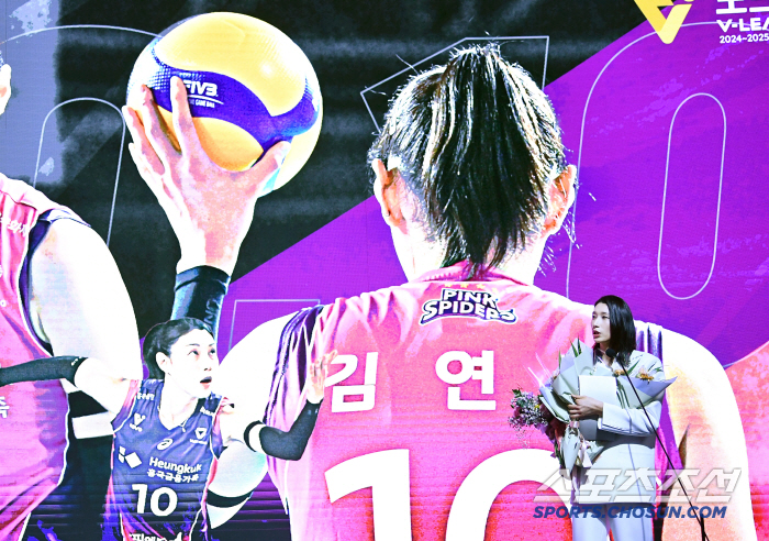 [포토] MVP로 피날레 장식한 김연경의 라스트댄스