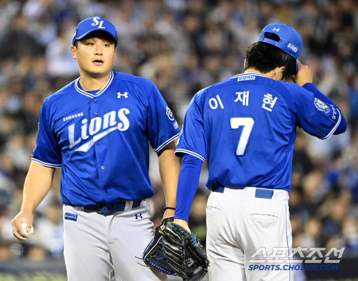 [포토] 최원태, 이재현 호수비 고마워