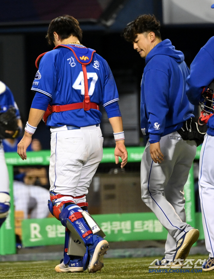 [포토] 강민호, 결국 교체