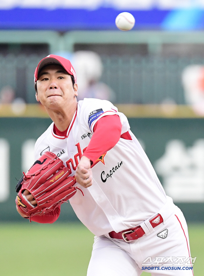 [포토] 김광현 SSG 캡틴의 힘찬 투구