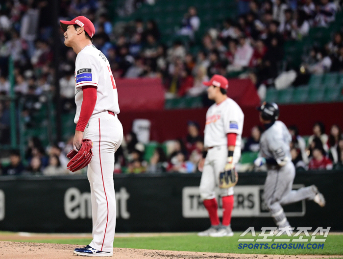 [포토] 김광현 노시환에게 역전 투런포 허용