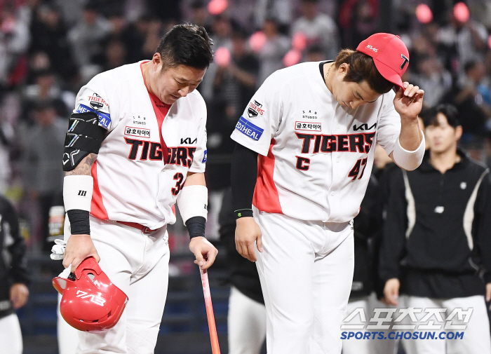 [포토] 고개 숙인 최형우와 나성범