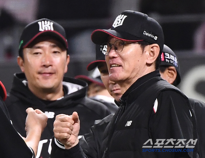 [포토] 미소짓는 이강철 감독