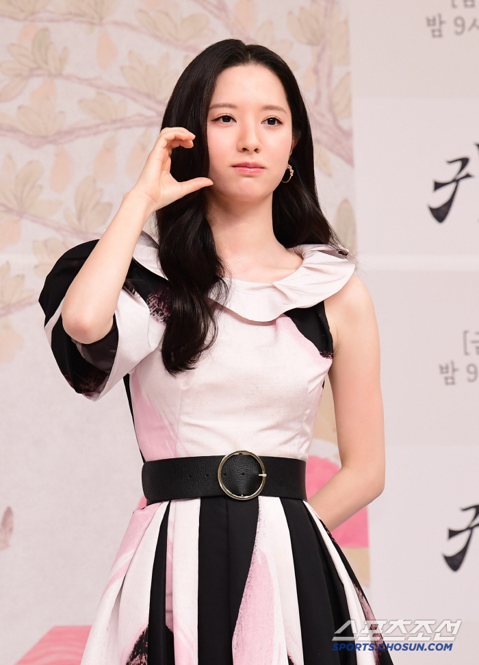 [포토] 김지연 사랑스러운 눈빛 인사