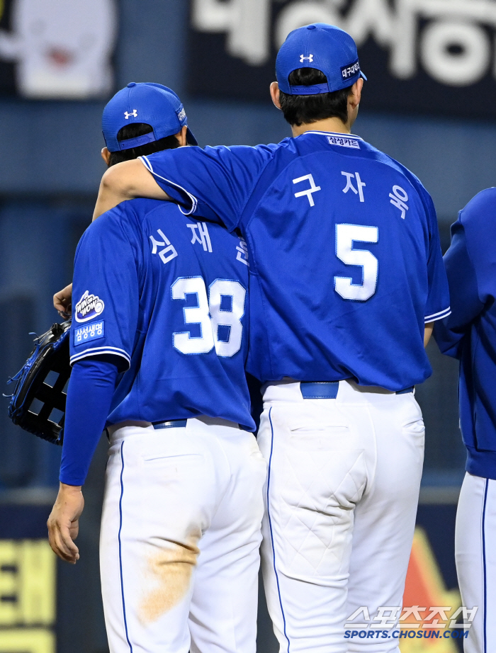 [포토] 구자욱, 심재훈 활약 기특하네