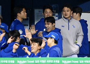 원태인, 짜릿한 승리 환호