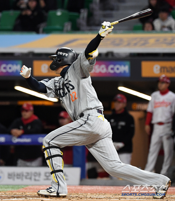 [포토] 2사 후 적시타 친 한화 채은성