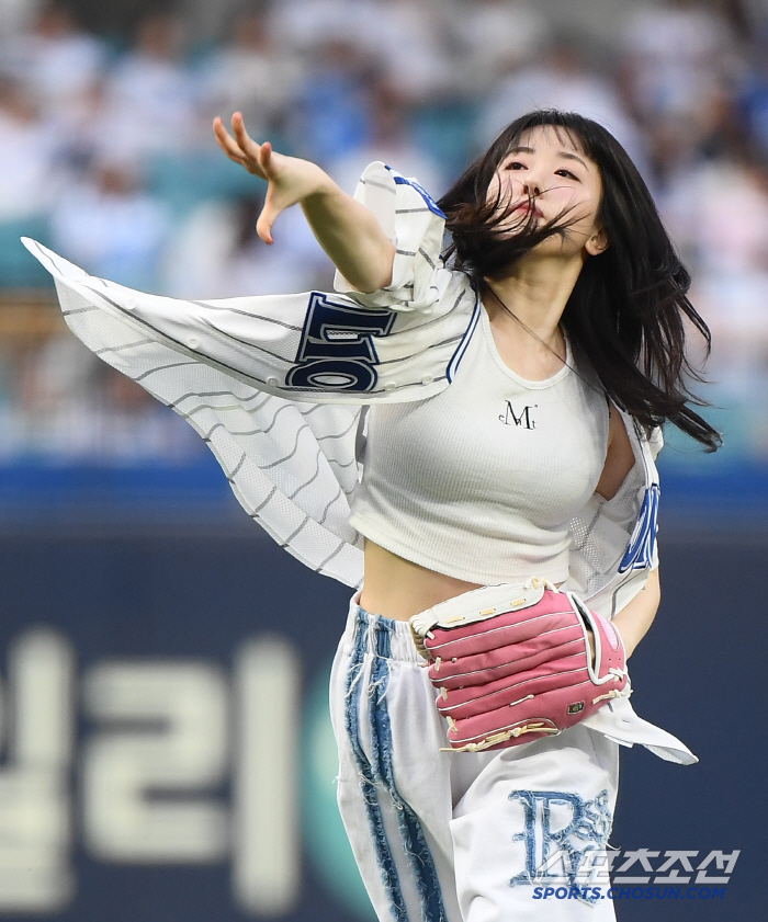 [포토] 보라미유, 라팍에 등장한 시구 여신