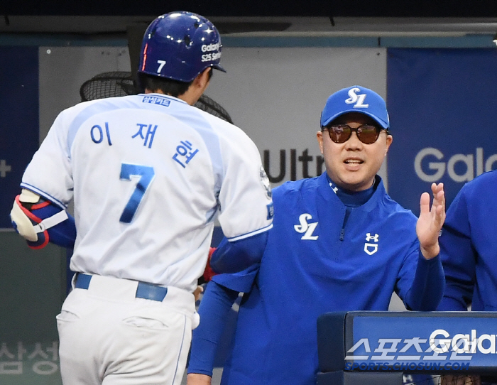 [포토] 이재현 환영하는 박진만 감독