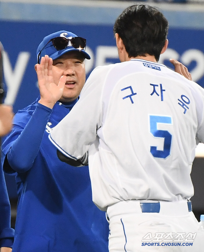 [포토] 박진만 감독, 구자욱과 하이파이브