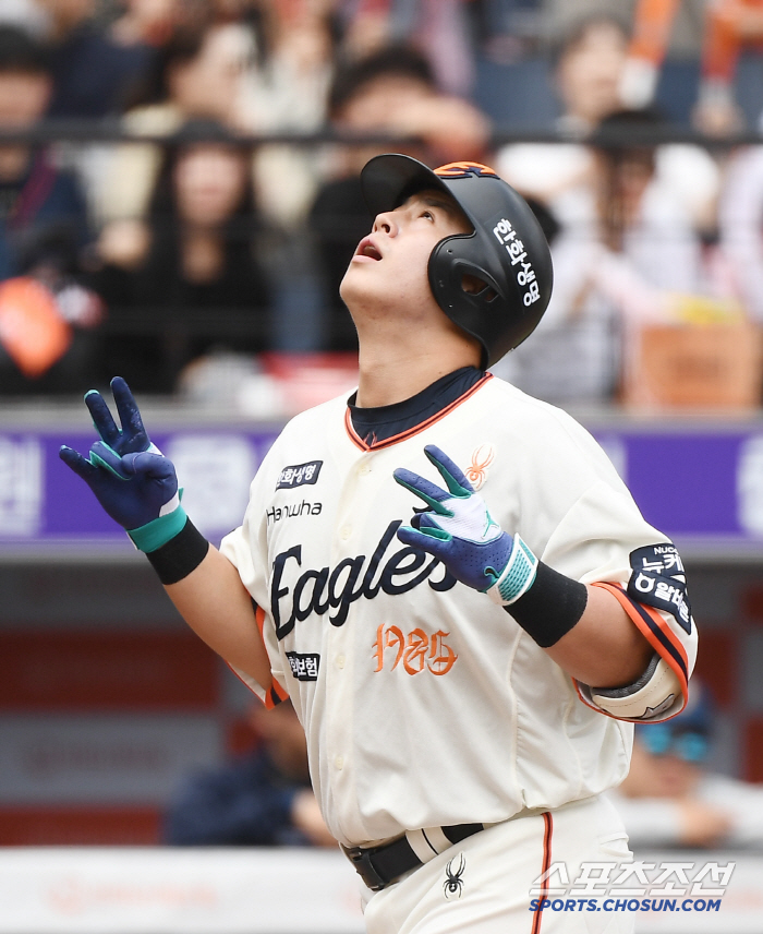 [포토] 통산 100호 홈런 터트린 노시환