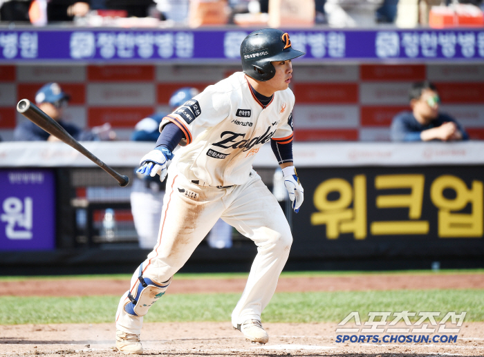[포토] 2타점 적시타 치는 문현빈