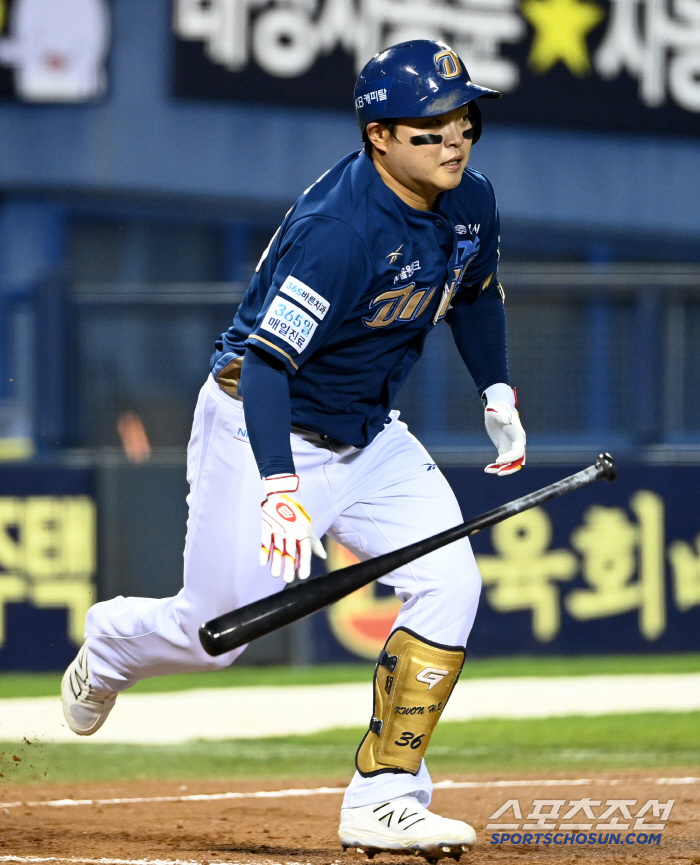 [포토] 권희동, 2루타로 4회 시작