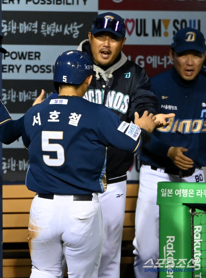[포토] 이호준 감독, 서호철 활약 좋아