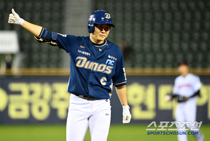 [포토] 적시타 박민우, 엄지 척!